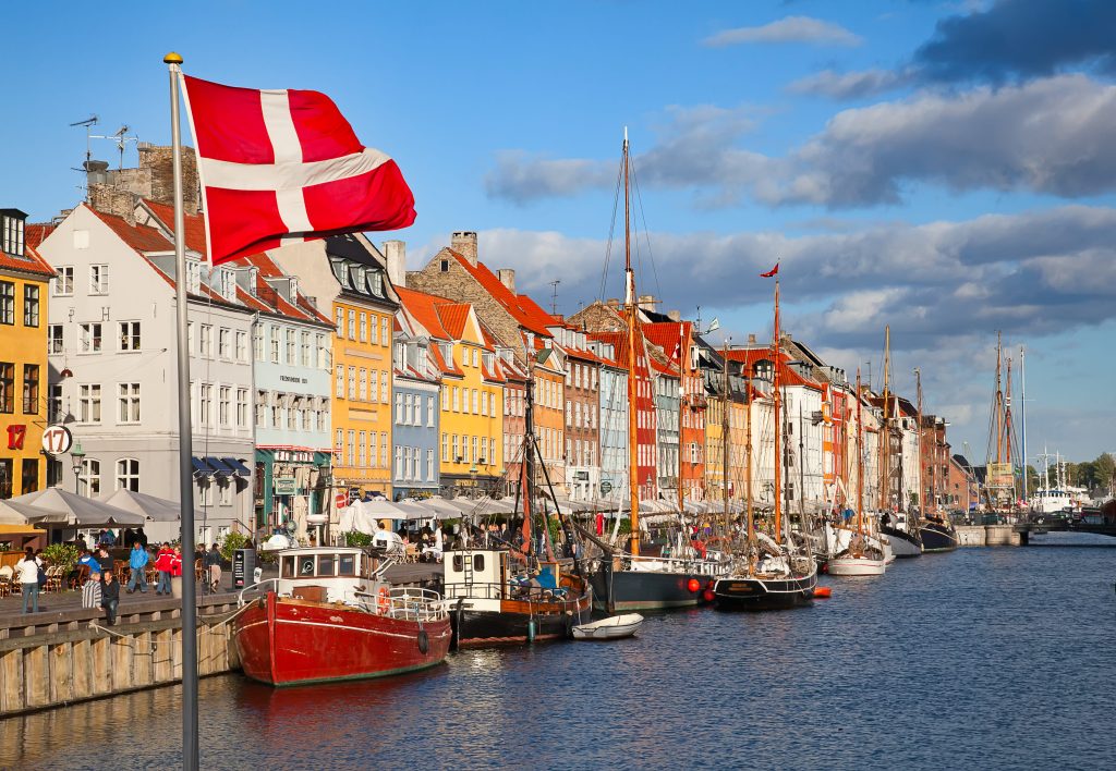 AdobeStock_58438217 Copenhagen (Nyhavn district) in a sunny summer day